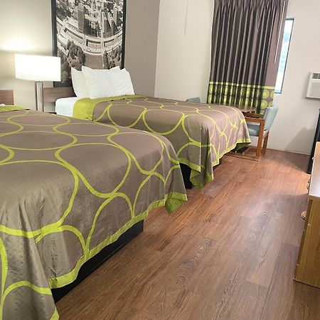 Super 8 by Wyndham Eureka/Six Flags Nearby Hotel Bagian luar foto